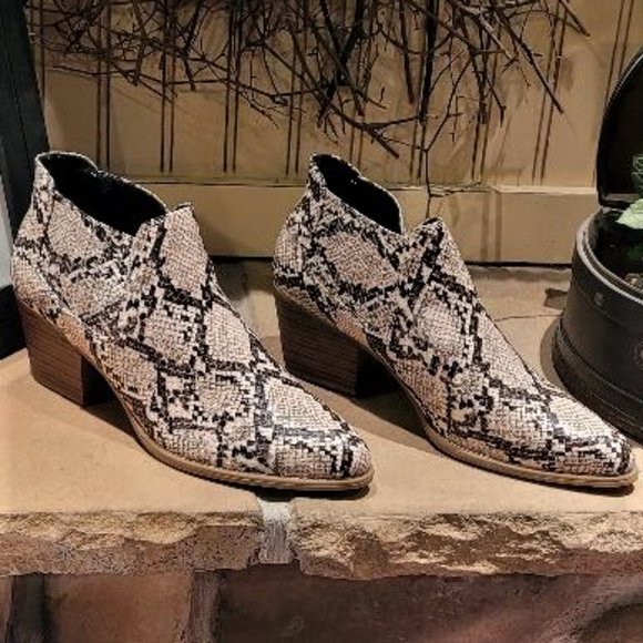 NWOT Eettaro Womens Chelsea Snakeskin Print Block-Heel Ankle Boots (Size 10M) - Picture 4 of 7